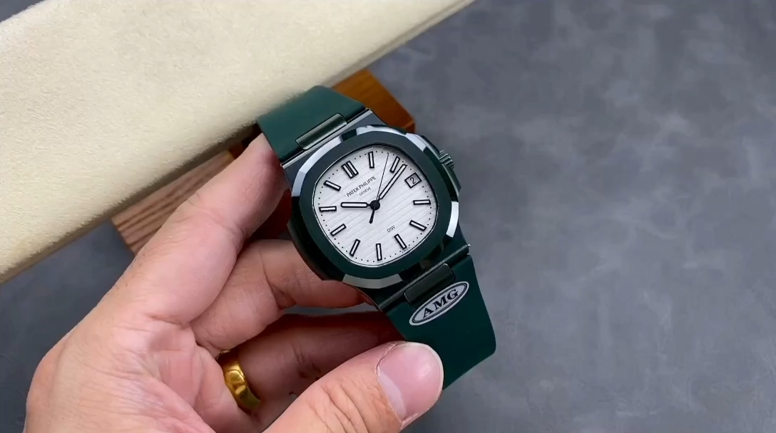 【Super Clone】Patek Philippe Nautilus Green Rubber White Dial 5711 40MM Watch
