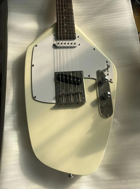 Top Electric Guitar Single Coil Pickups Pickguard Tremolo Bridge Vintage Tuners