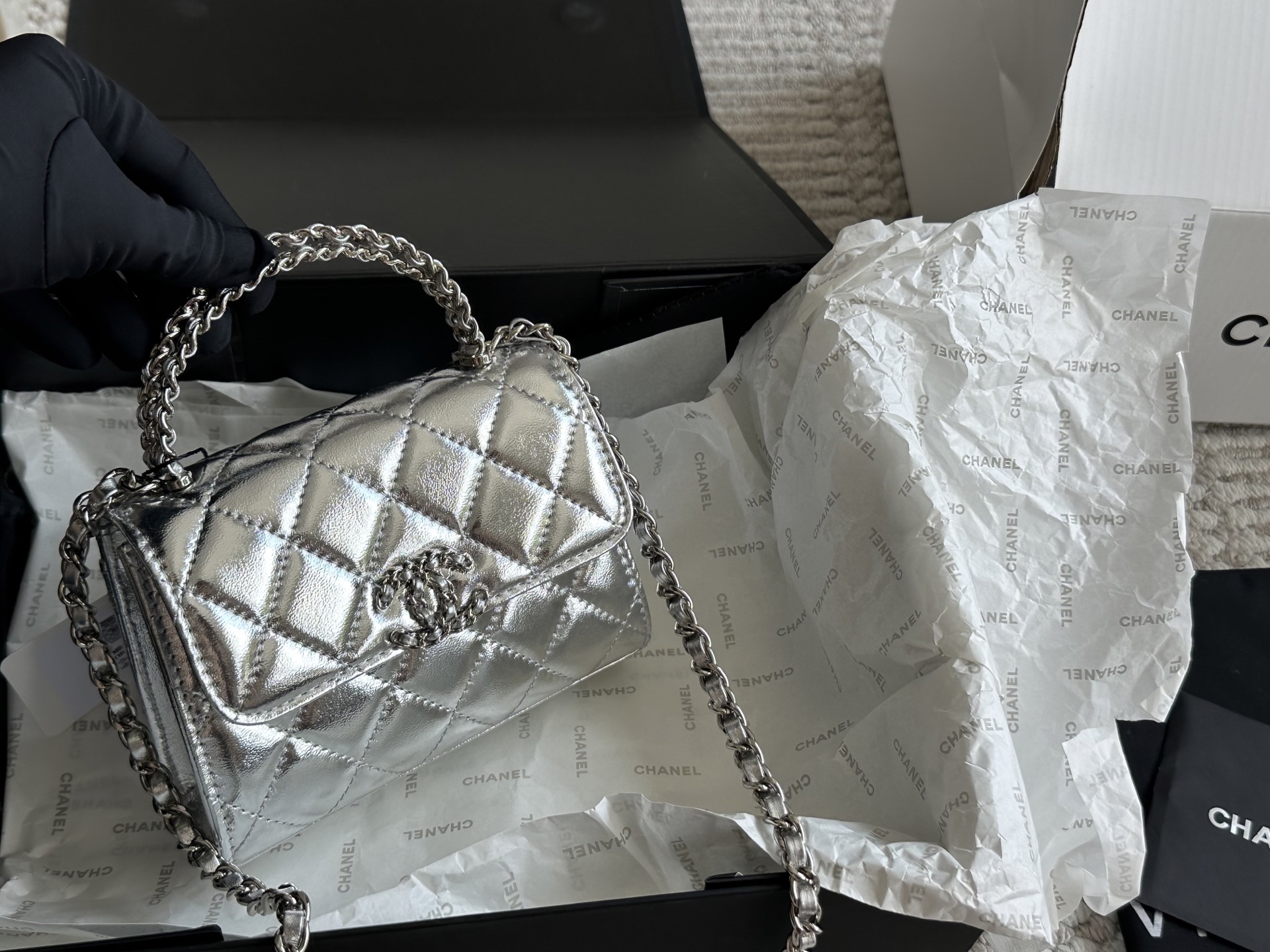 Chanel 23 Kelly phone shoulder bag