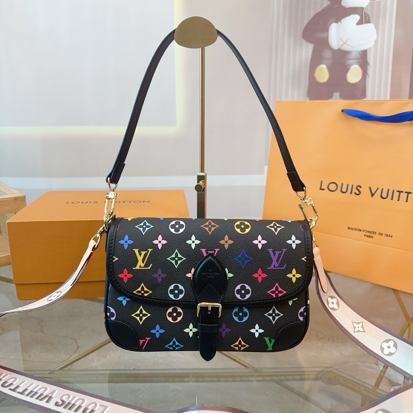 LV white three-color messenger bag