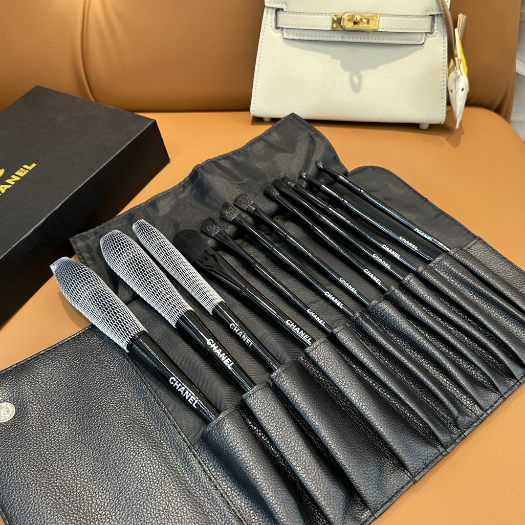 CHANEL Makeup Brushes