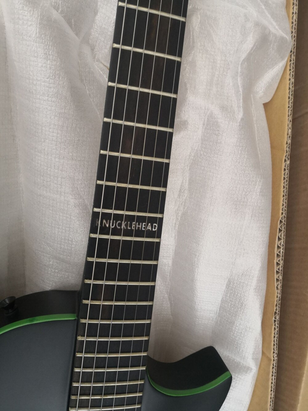 6 Strings Electric Guitar with Black Hardware, Rosewoodood Fretboard High Quality