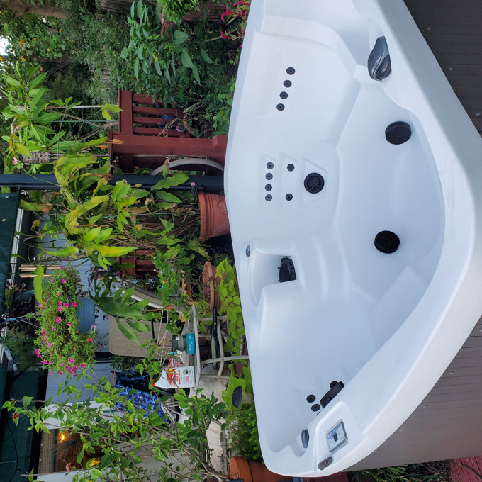 Lifesmart Spas Leganza 6 - Person 90 - Jet Rectangular Hot Tub