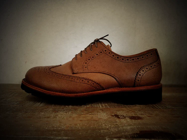 Camel leather brogue engraved casualtie back shoes