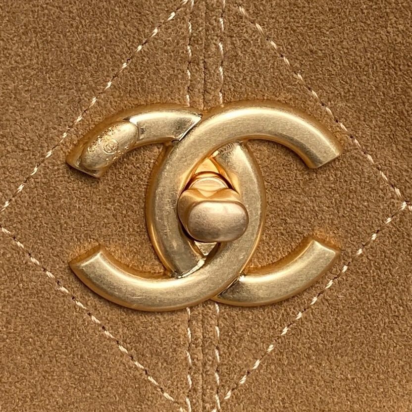 Chanel AS5636 Tan Suede Hobo Bag detail 3
