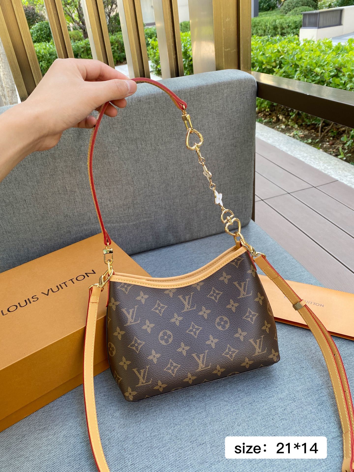 Louis Vuitton Tote Bag 21×14