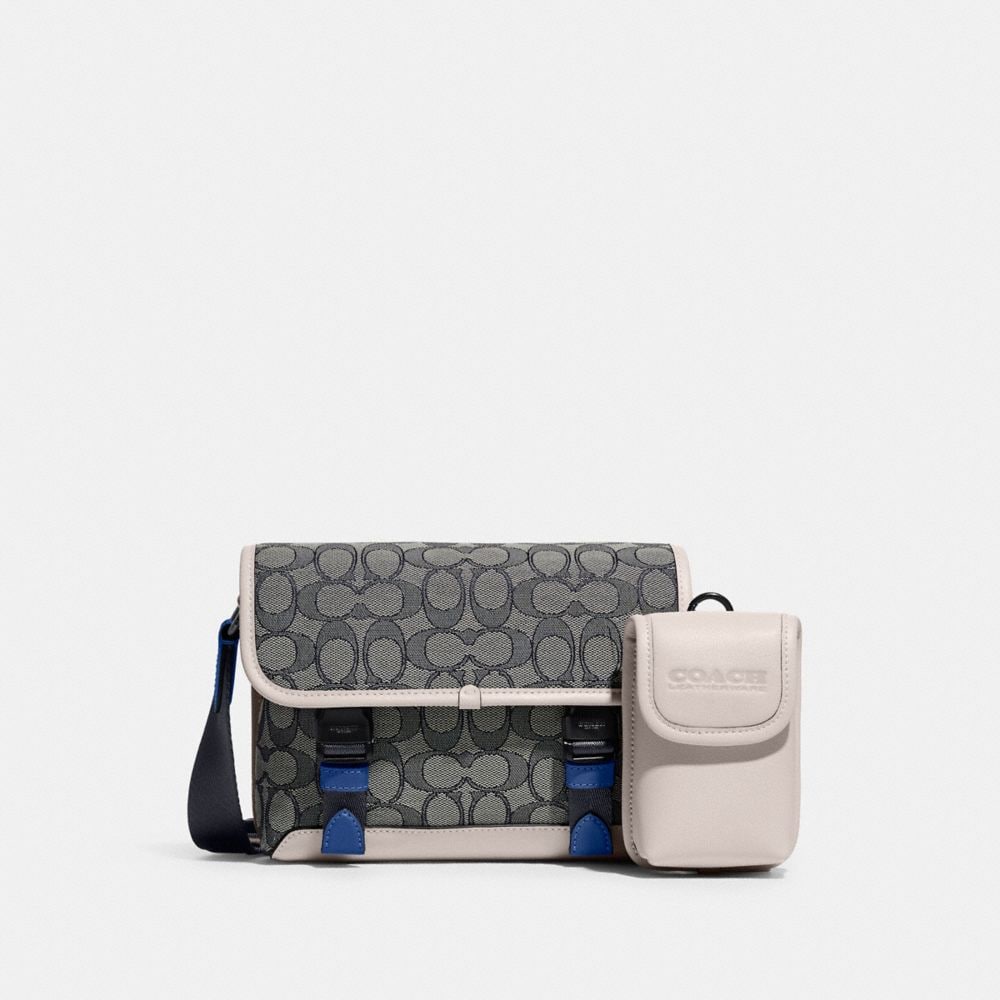 COAthtCH Classic handbags