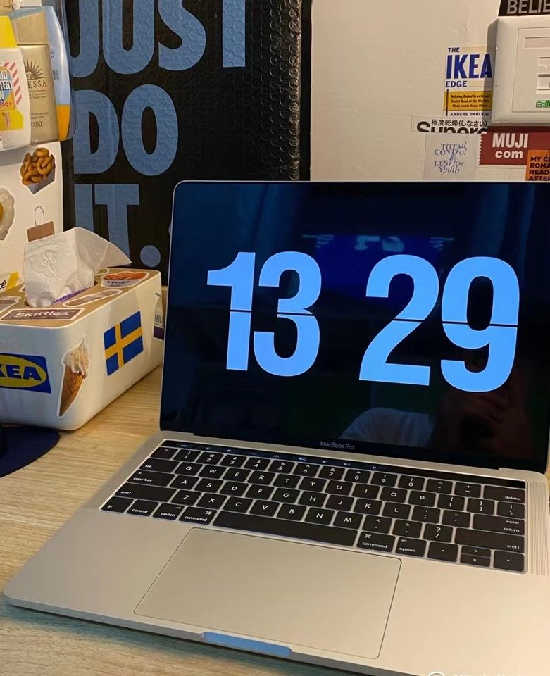 Apple MacBook Pro 15′′ Core i7 2.5GHz, 16GB RAM, 512GB SSD