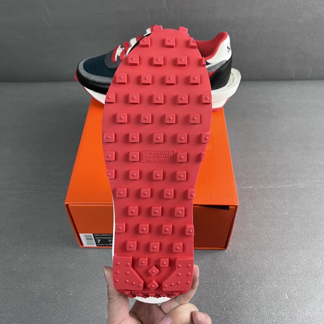 Nike x sacai Sneakers detail 1