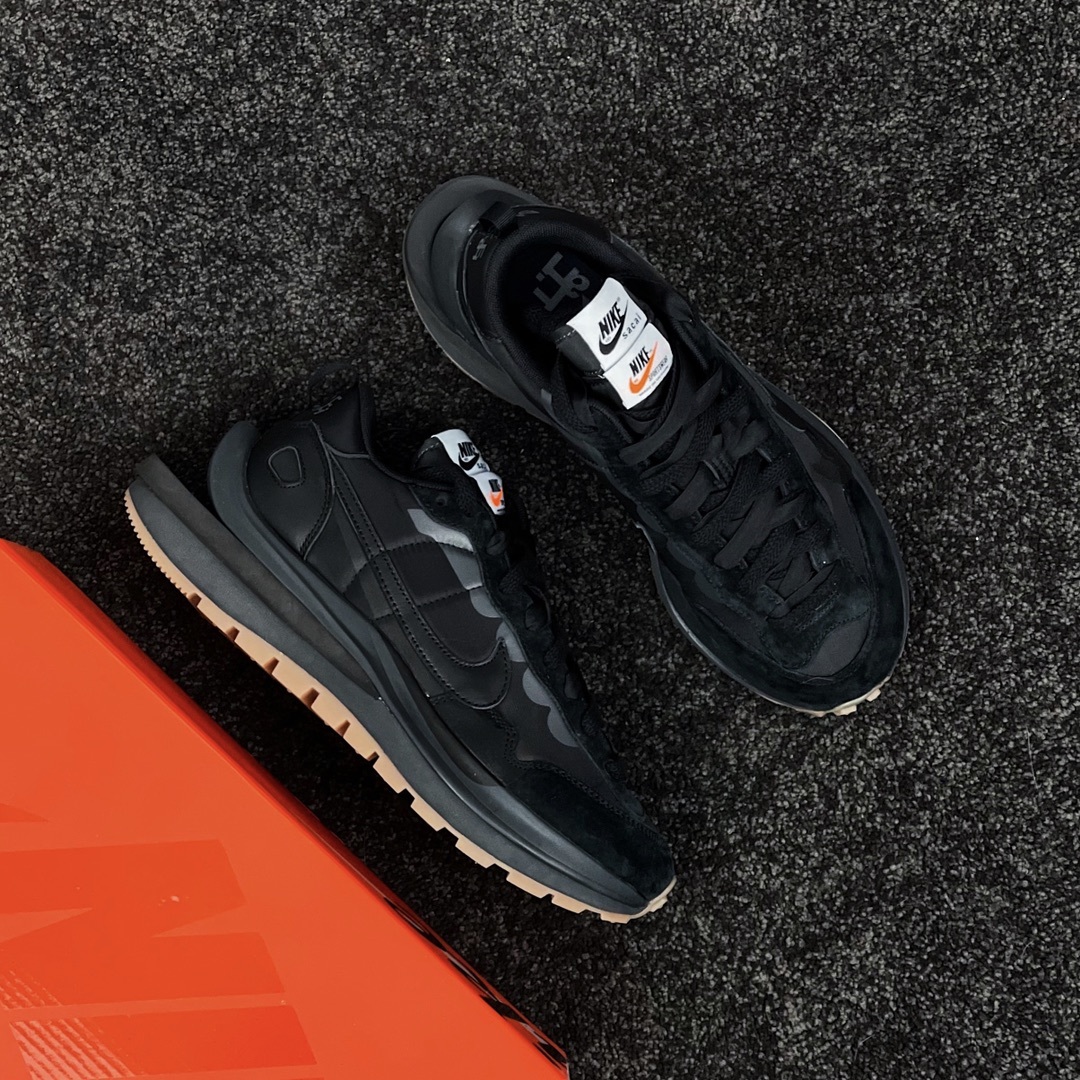Nike x sacai Sneakers detail 1