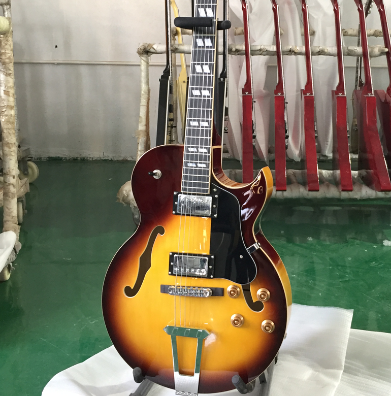 Hollow Body ES 175 Electric Guitar Sunburst Chrome Hardware Black Fretboard Top