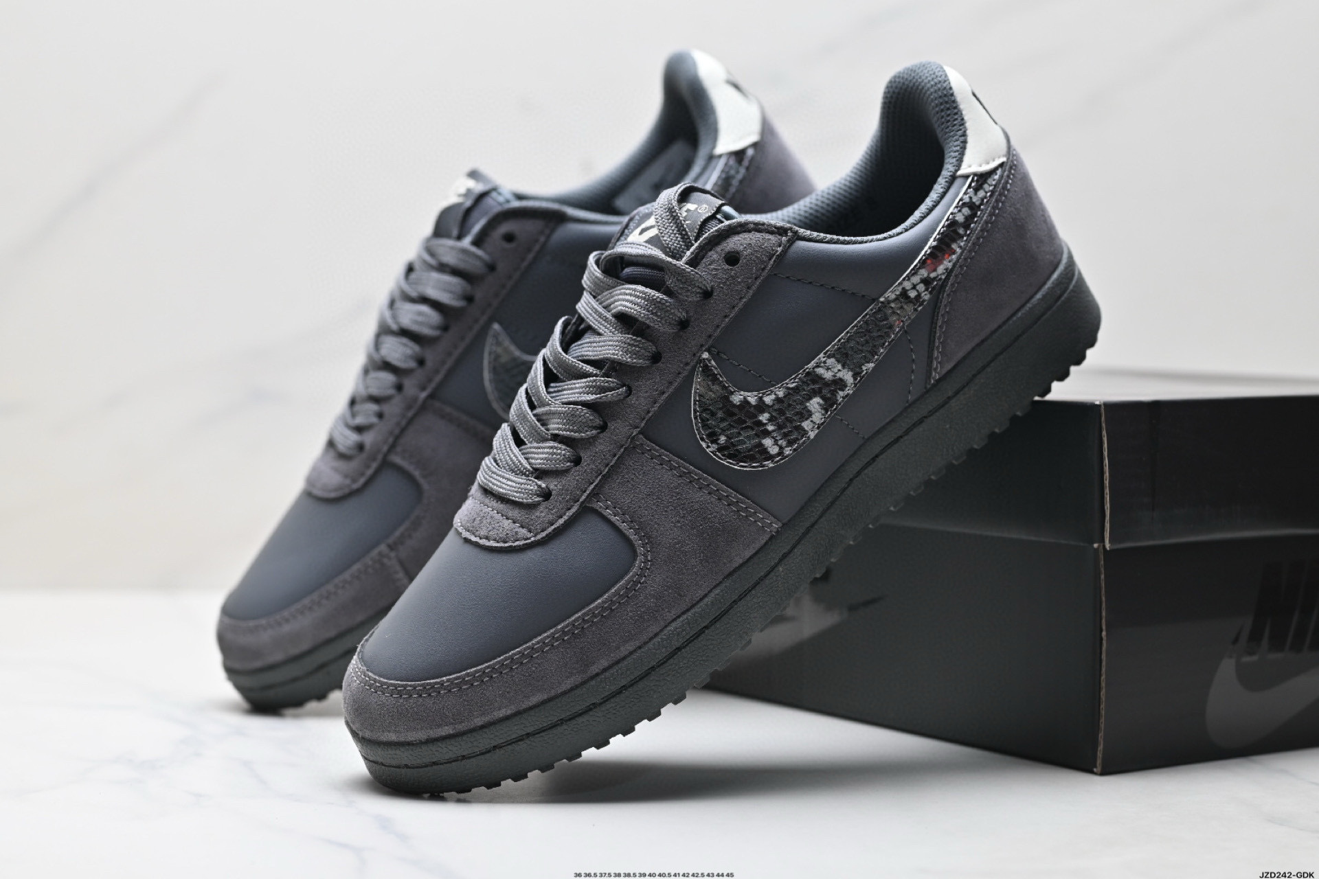 Nike Field General 82