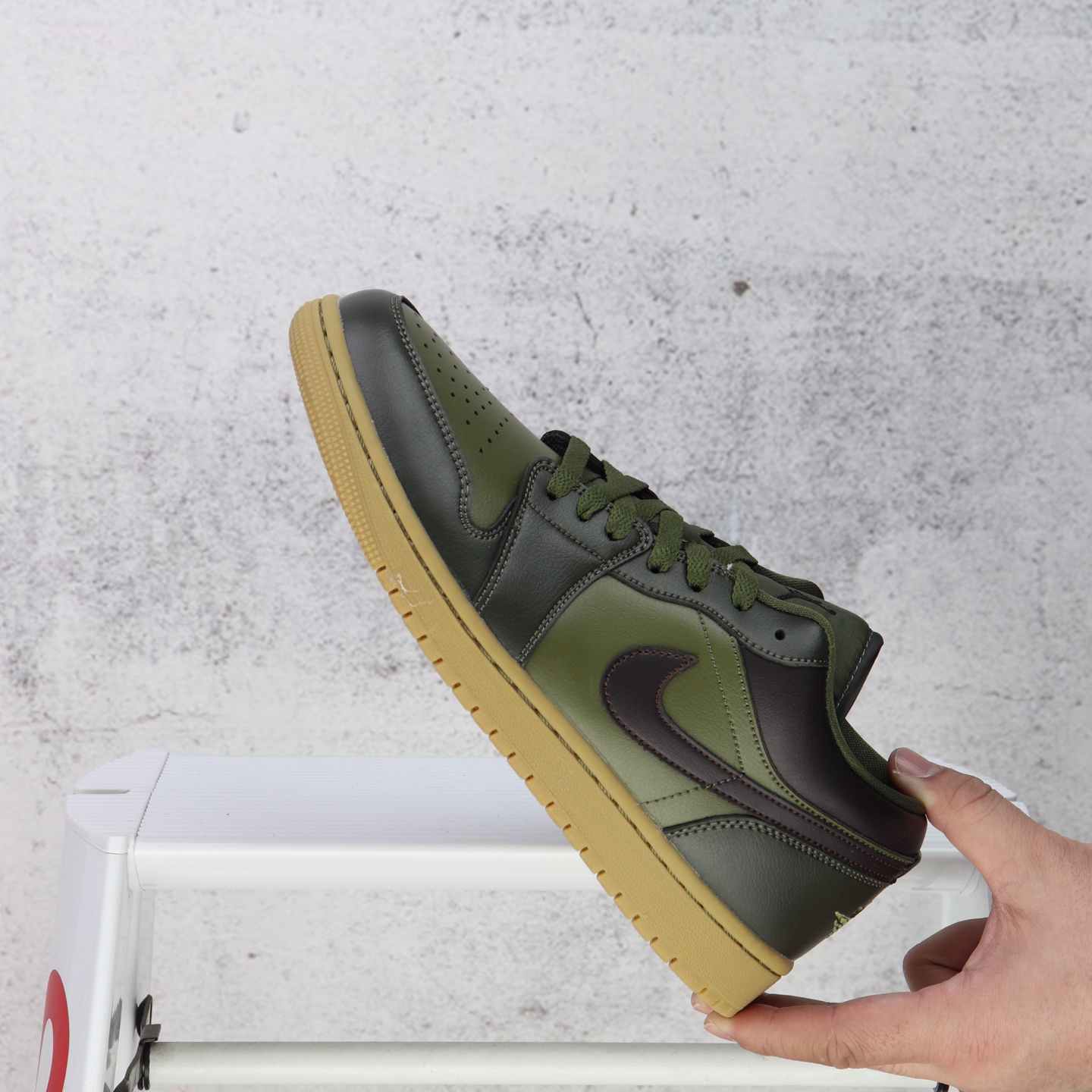 AJ1 Law low-top military green