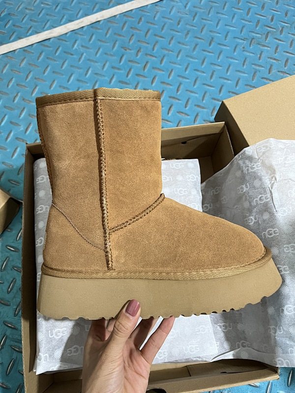 UGG 5825 Classic Short Platform Boots