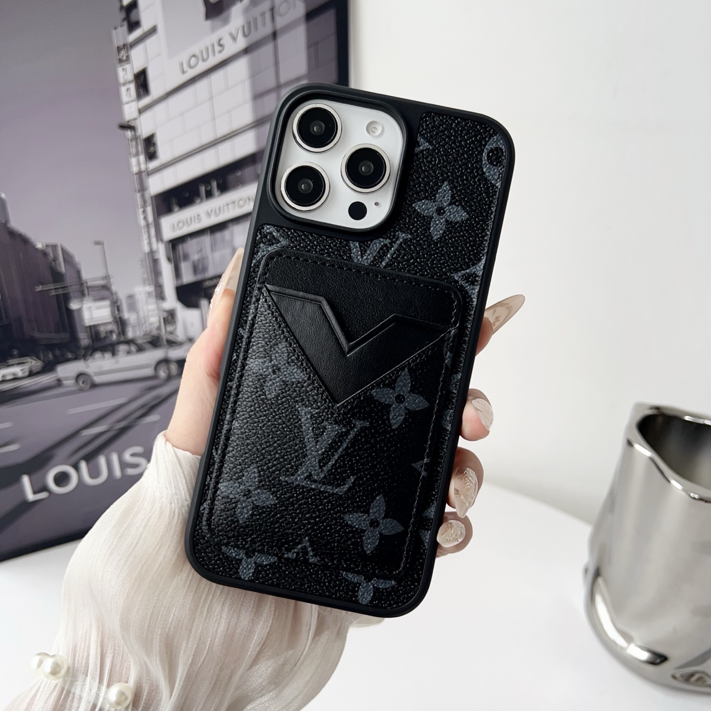 LV & Gucci Carbon Fiber Pattern Phone Case - Premium Material with Leather Finish, V-Shaped Card Holder