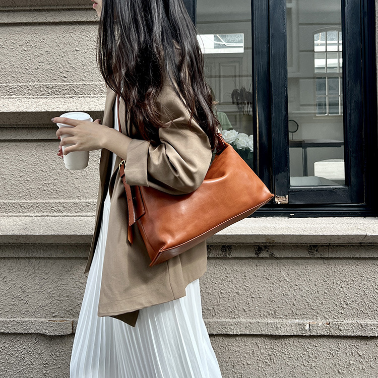 Minimalist Leather Shoulder Hobo