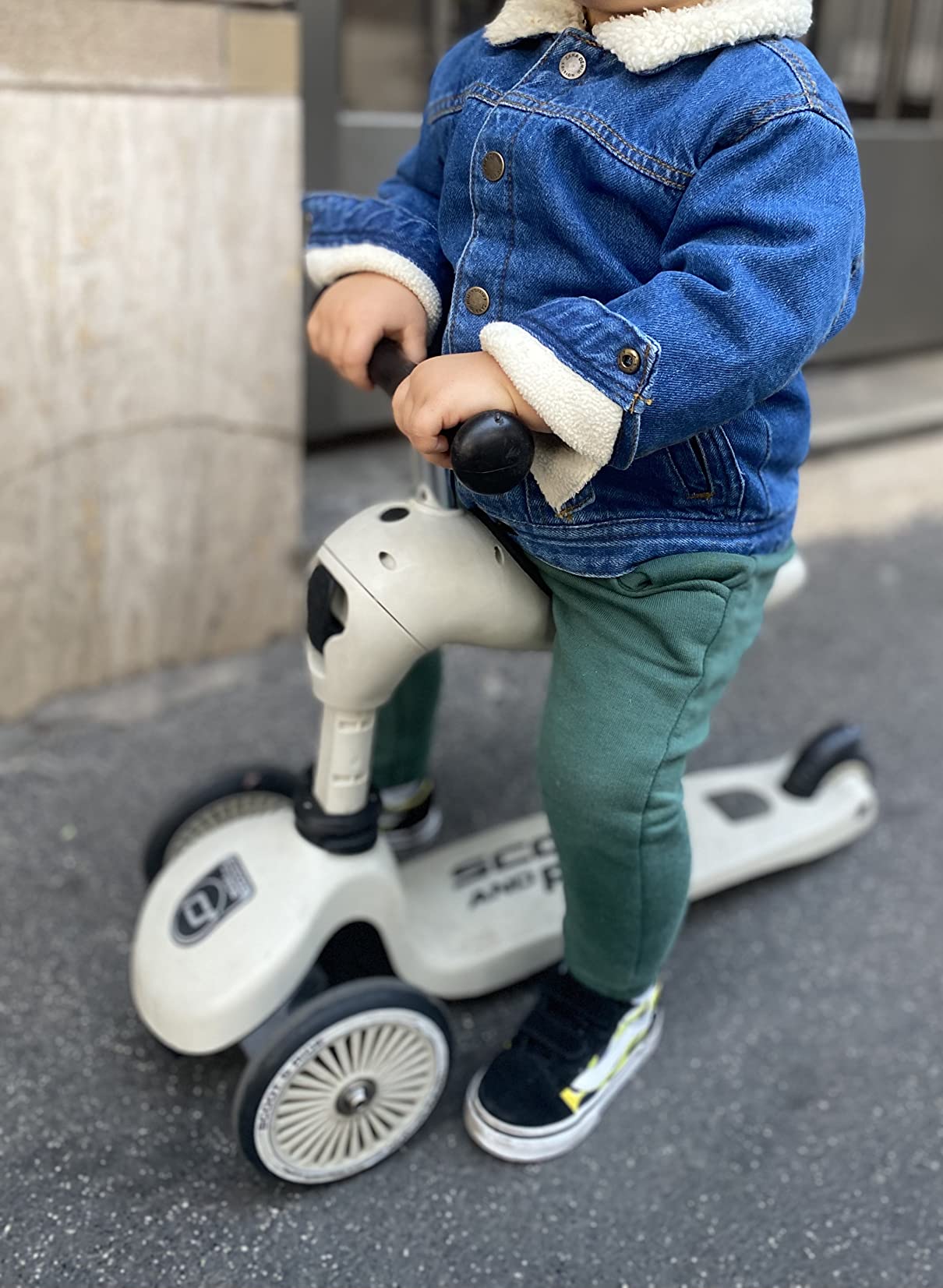 Children Adjustable Seated or Standing 2-in-1 Scooter Including