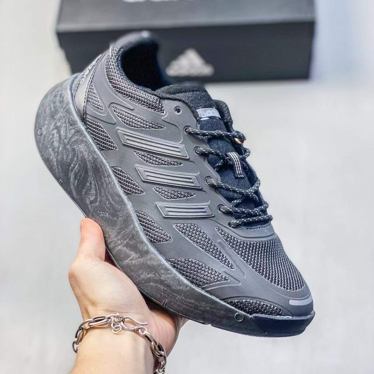 Adizero Aruku 4