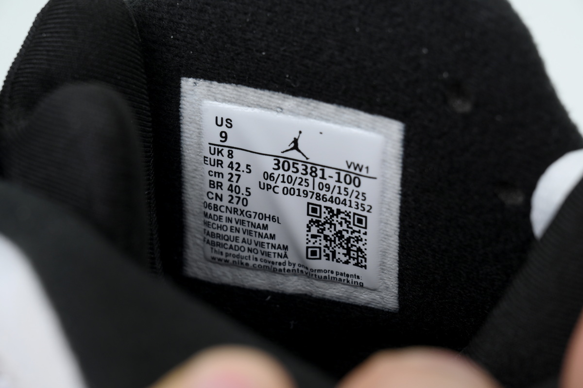 Air Jordan 8 Retro Bugs Bunny 305381-100