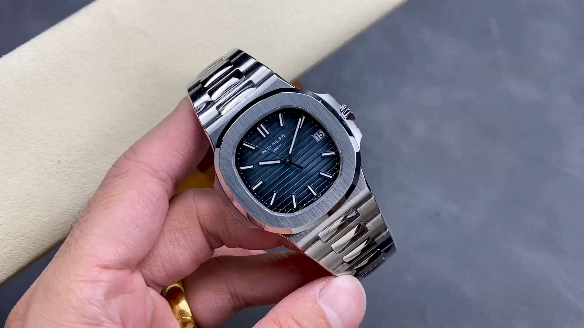 【Super Clone】Replica Patek Philippe Nautilus 5711 1A Blue Dial 40mm Mens Watch