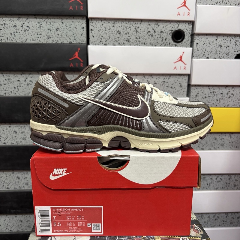 Nike Air Zoom Vomero 5 Sneakers