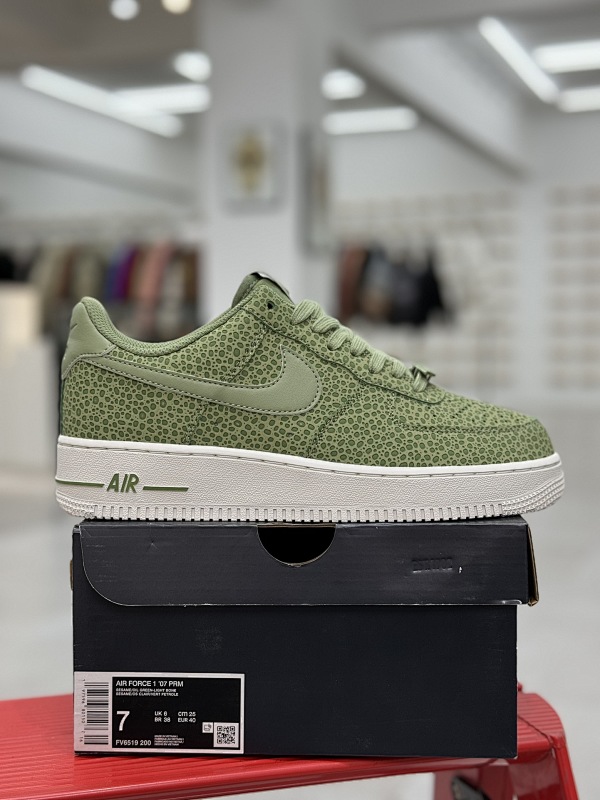 Nike Air Force 1