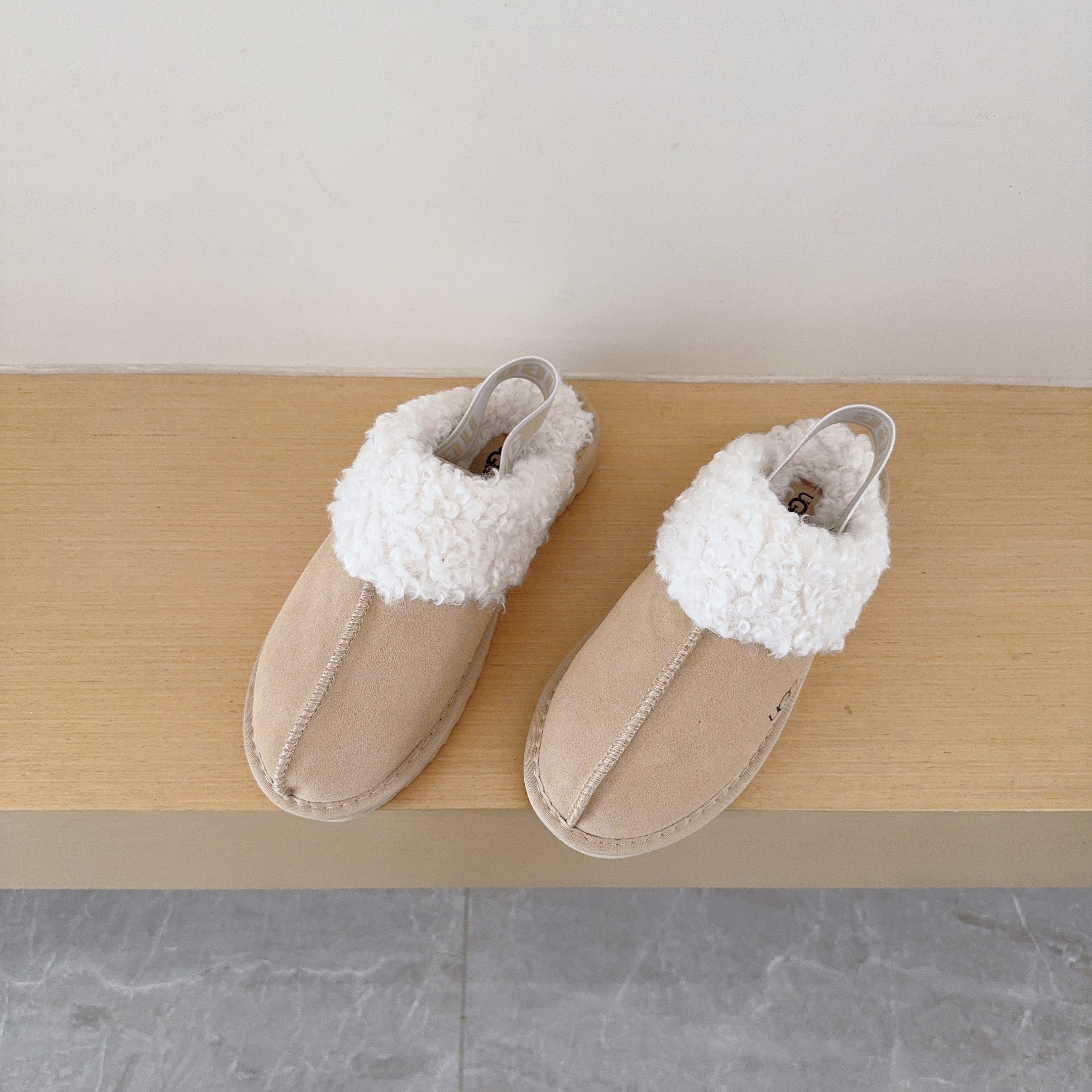 UGG Kids Curly Fleece Star Letter Slippers