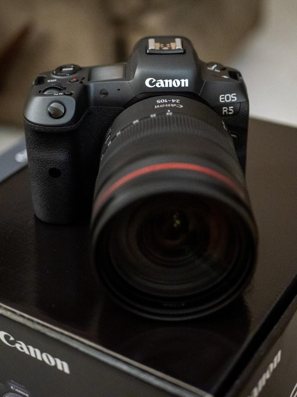 Canon EOS R5 Full-Frame Mirrorless Camera w/ RF24-105mm F4 L is