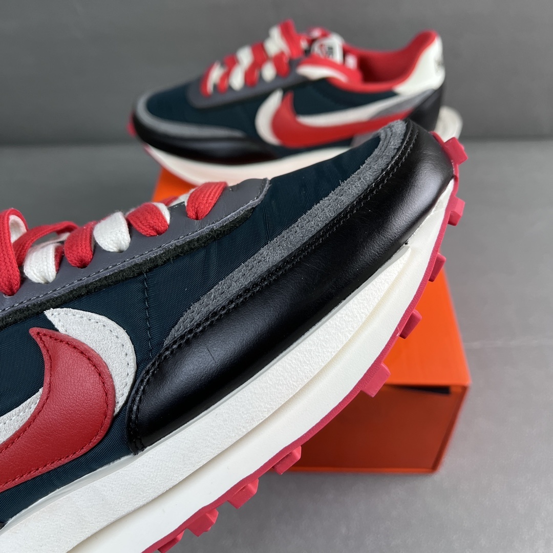 Nike x sacai Sneakers detail 3