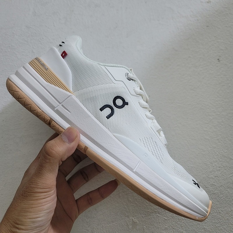 On THE ROGER Advantage colour options