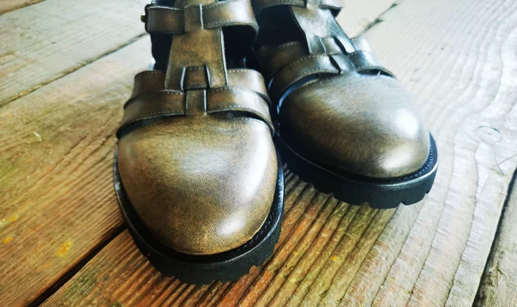 Roman cowhide distressed casual shoes