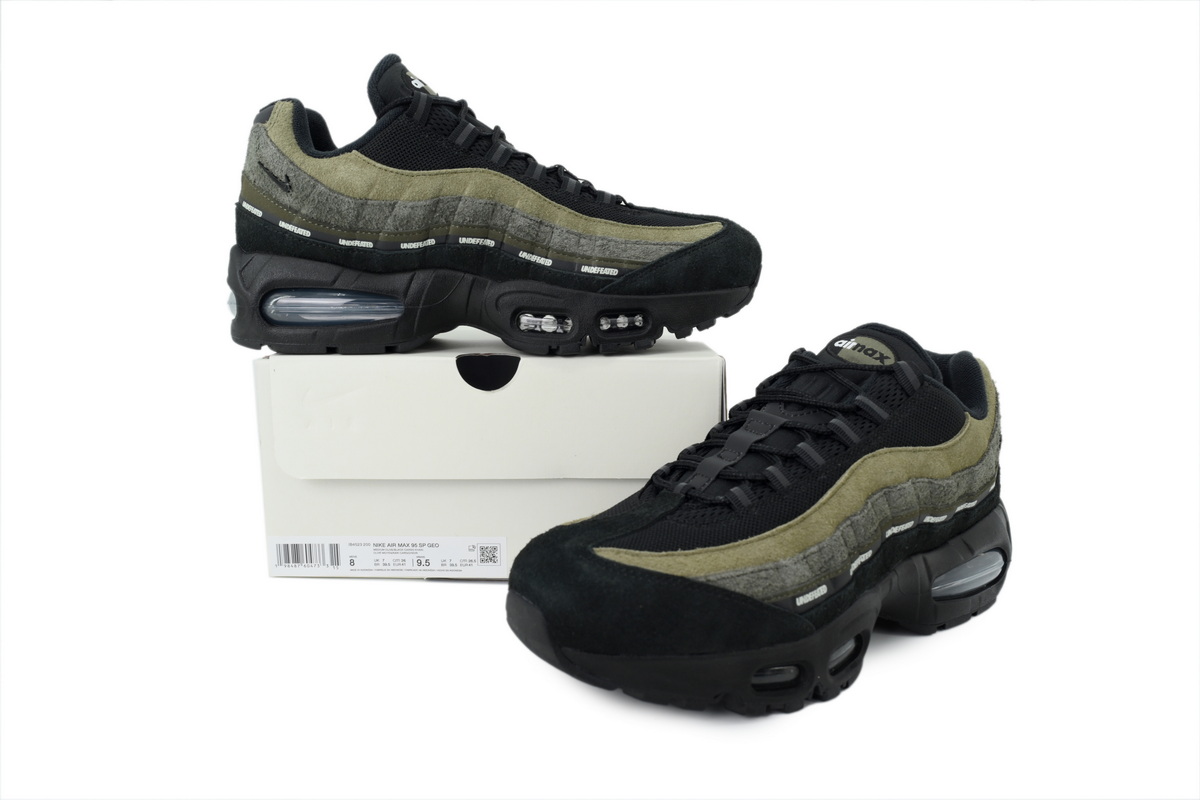 Undefeated x Nike Air Max 95 Medium Olive IB4523-200