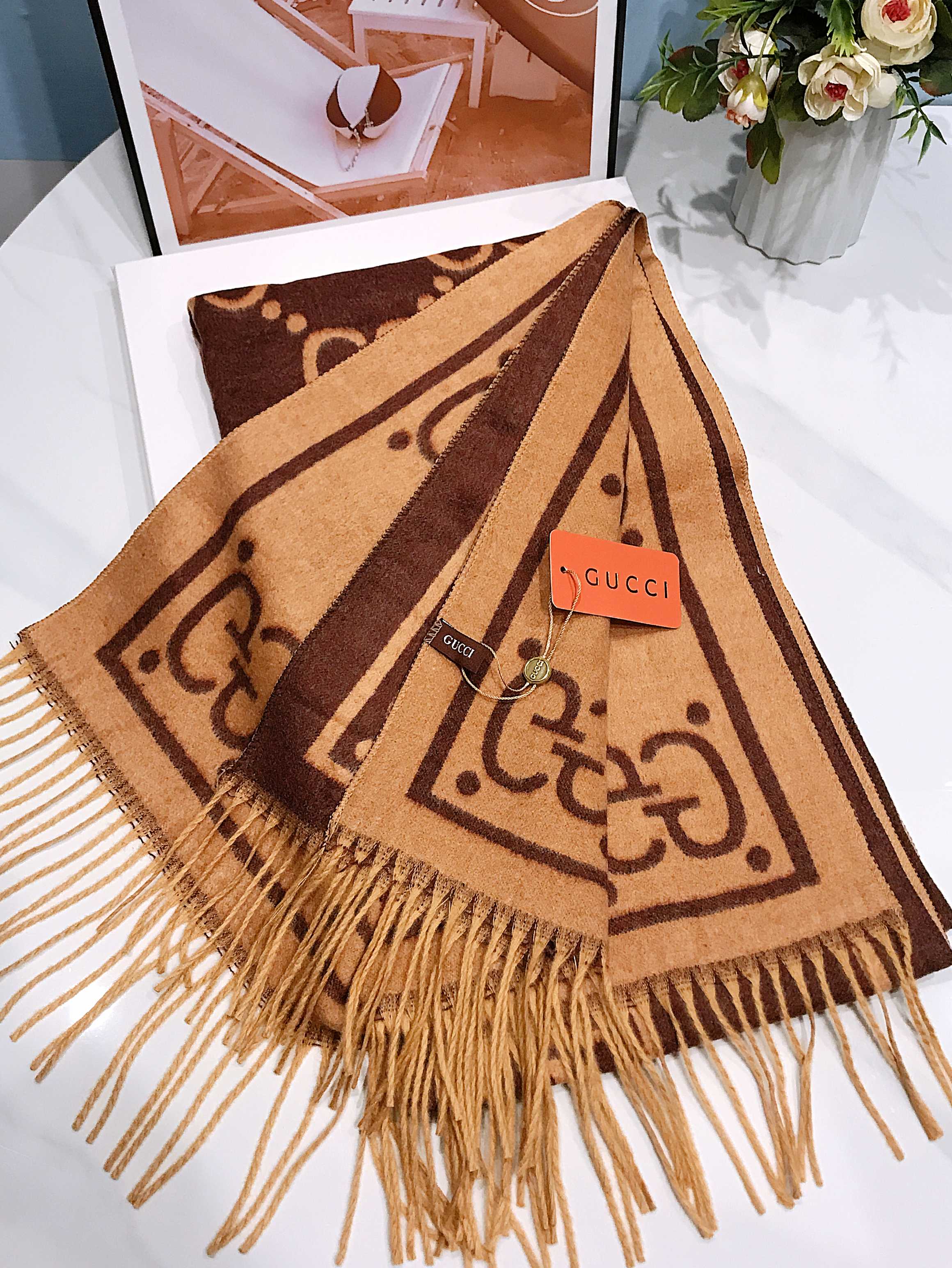 Gucci Cowl classic double-sided soft