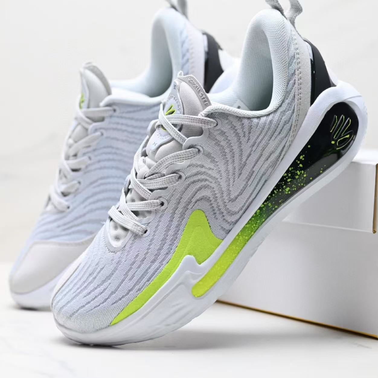 Under Armour Curry 12