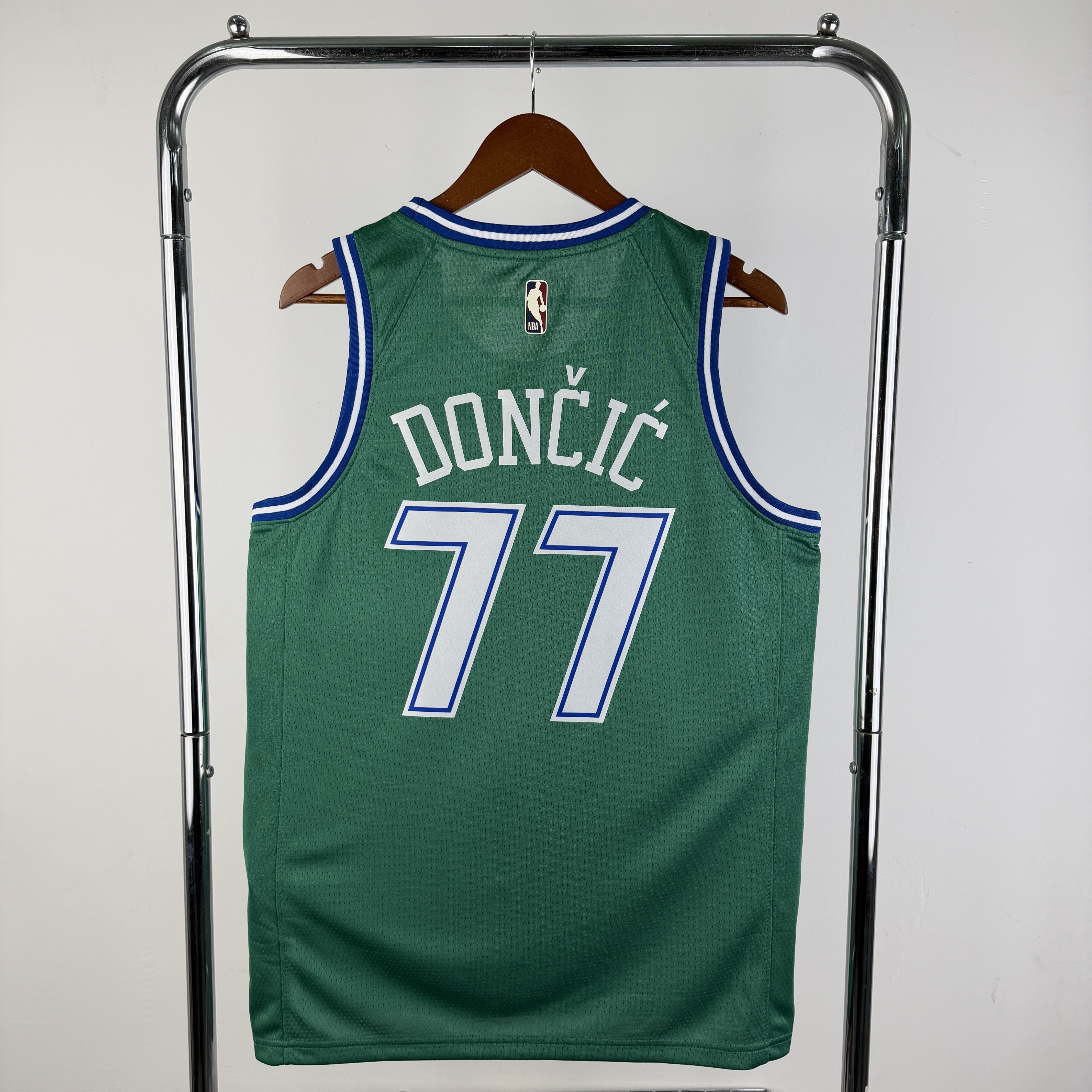 26 Season Mavericks Retro No.77