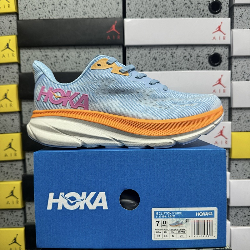 Hoka Clifton 9 Wide Sneakers