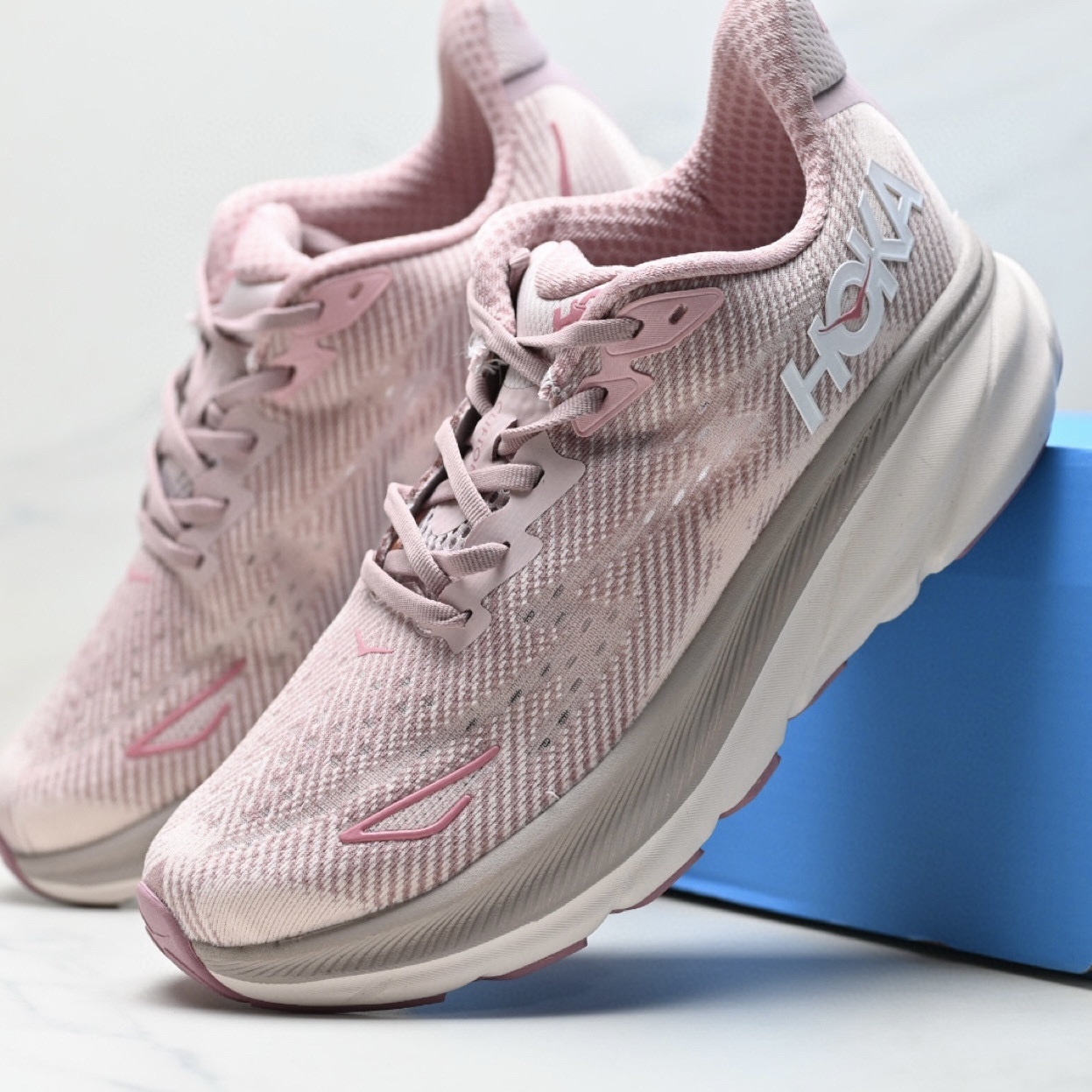 Hoka Clifton 9