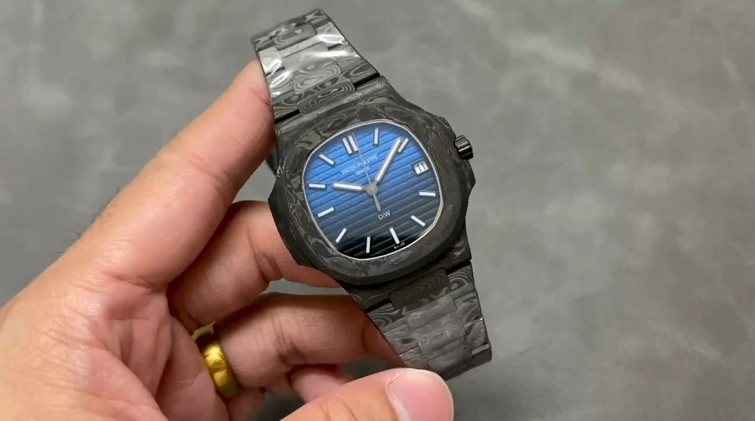 【Super Clone】Patek Philippe Nautilus Carbon Fiber Case Blue Dial 5711 40MM Watch