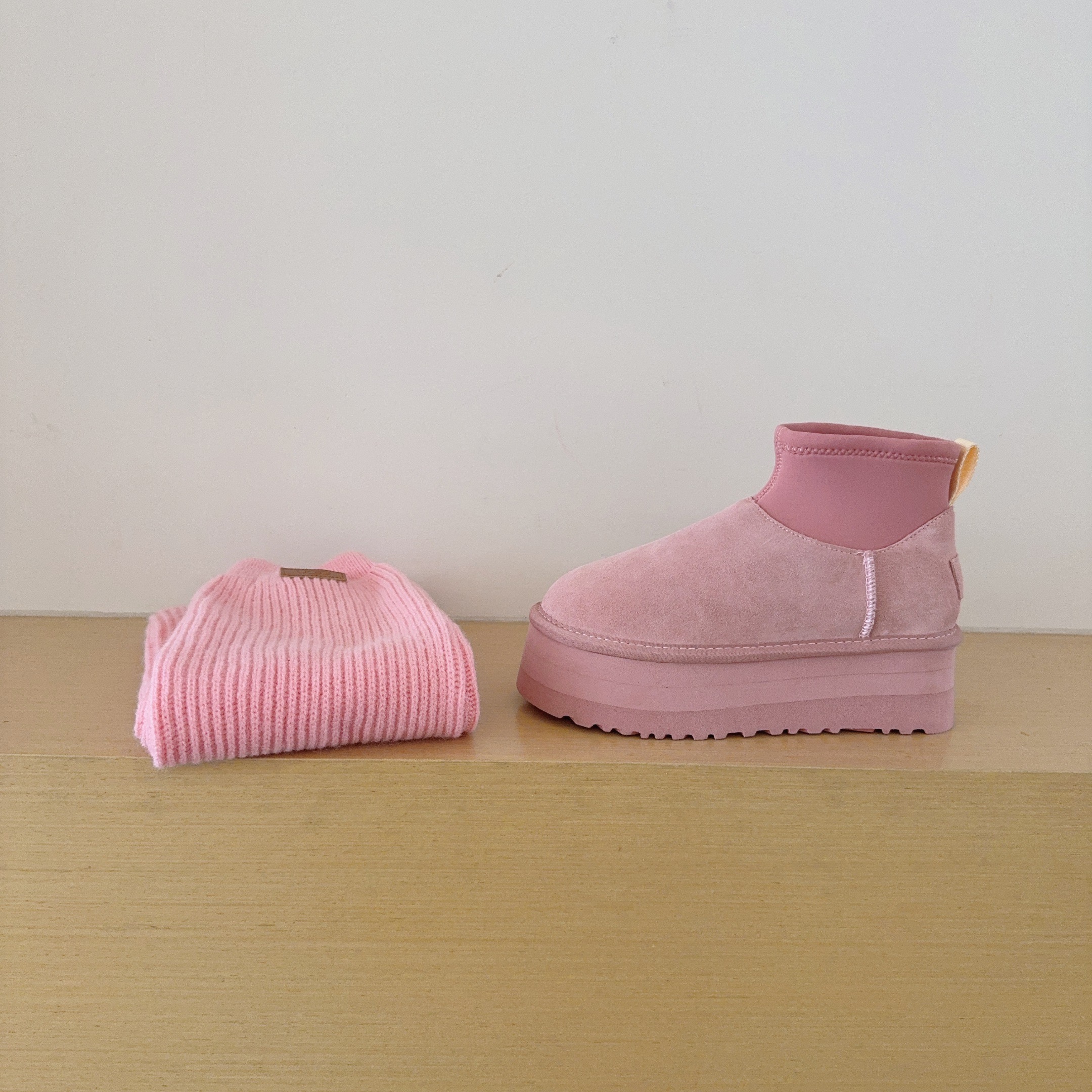 UGG Footwear Style 028