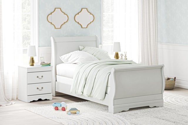 Anarasia / Huey Vineyard Sleigh Bed