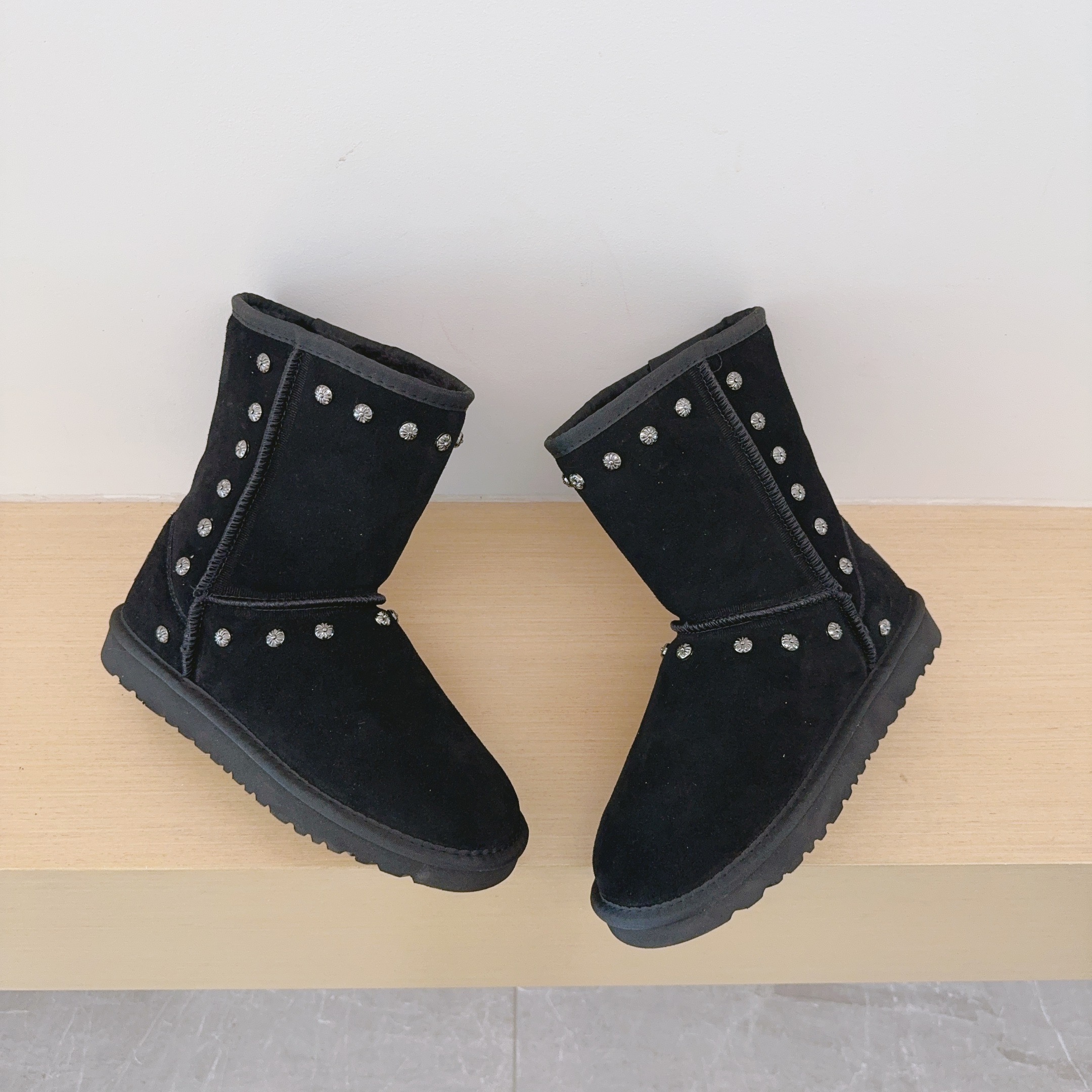 UGG Kids 5825 Mid-Calf Boots Cross Motif