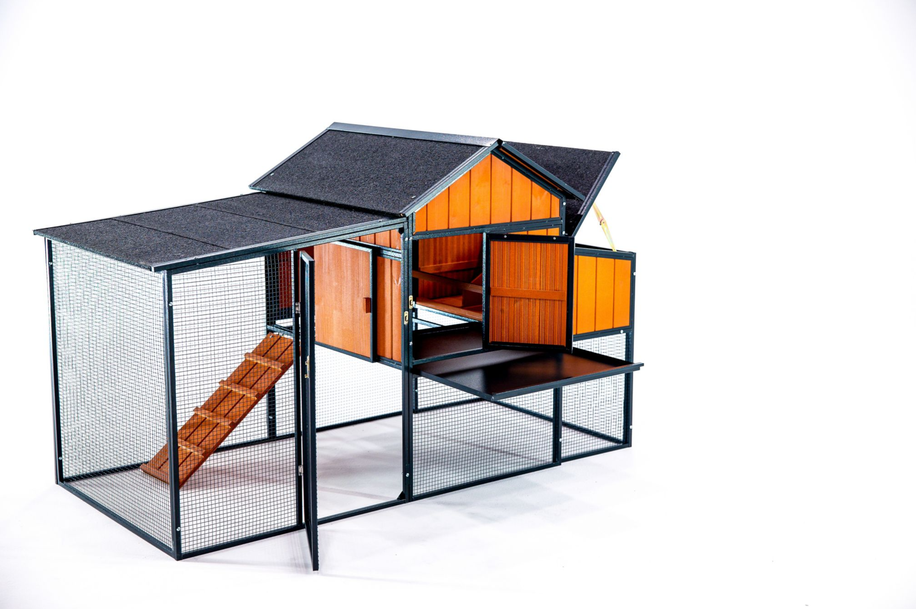 Walk-in windproof chicken coop