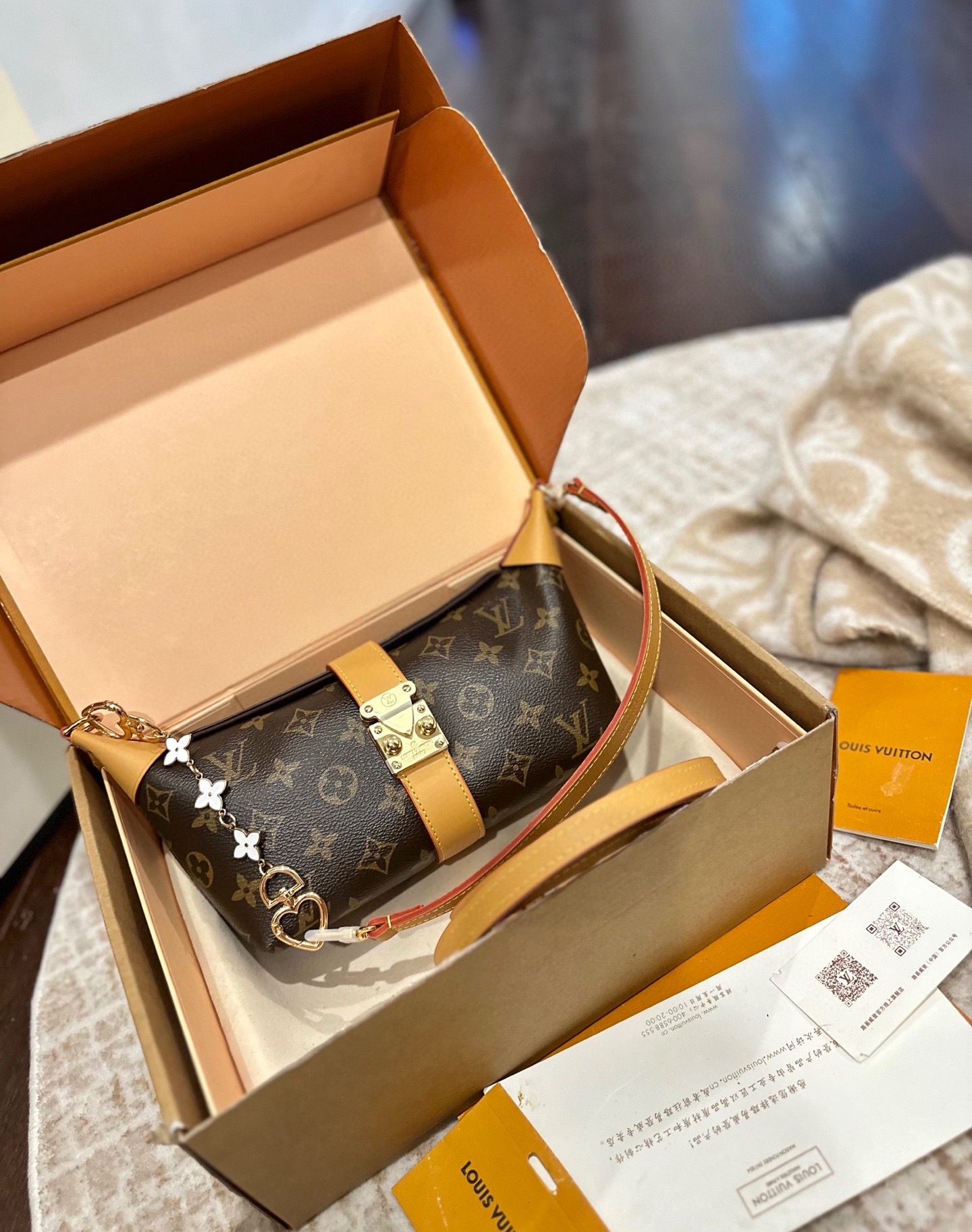 LV Pochette Mia handbag