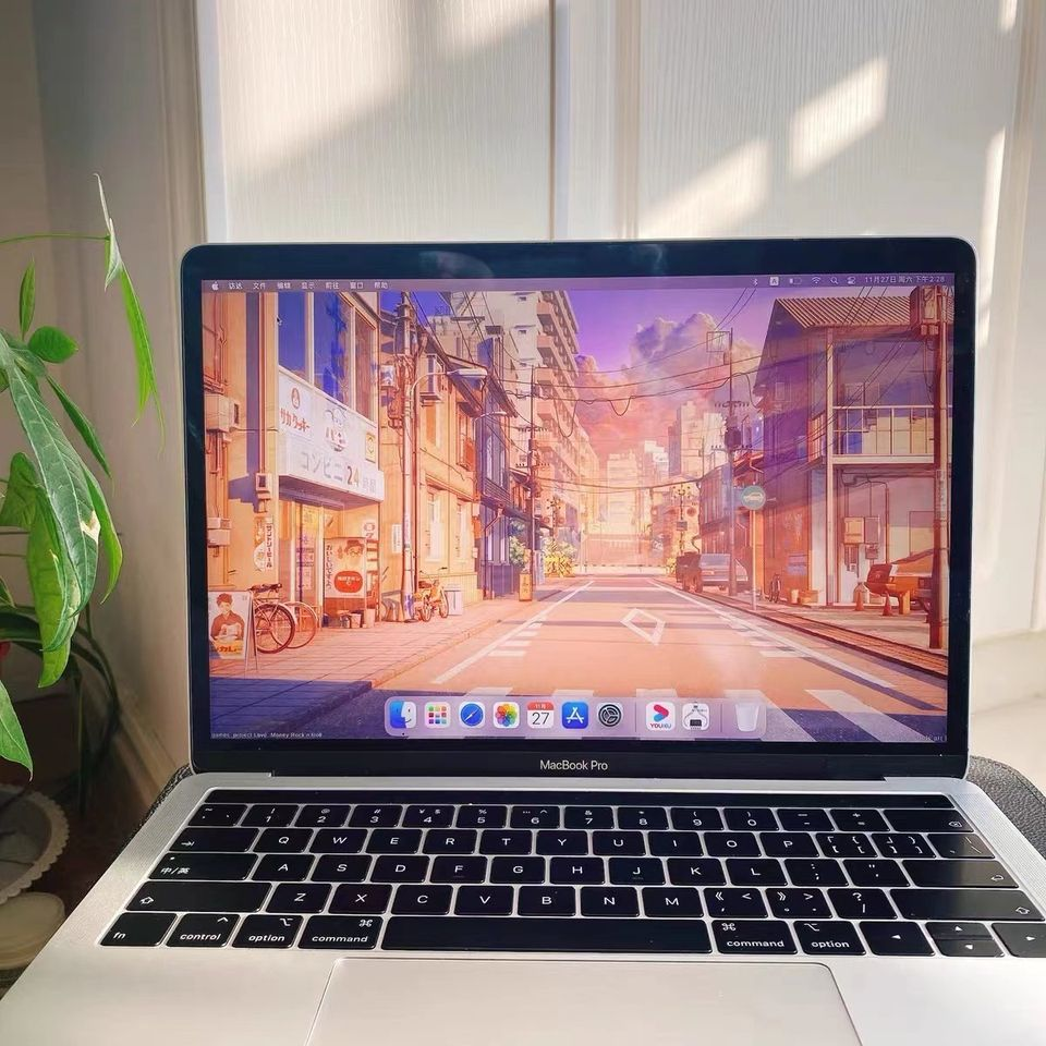 Apple MacBook Pro 15′′ Core i7 2.5GHz, 16GB RAM, 512GB SSD