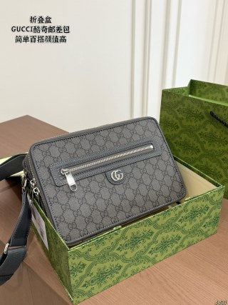 Gucci GG Supreme canvas messenger shoulder bag