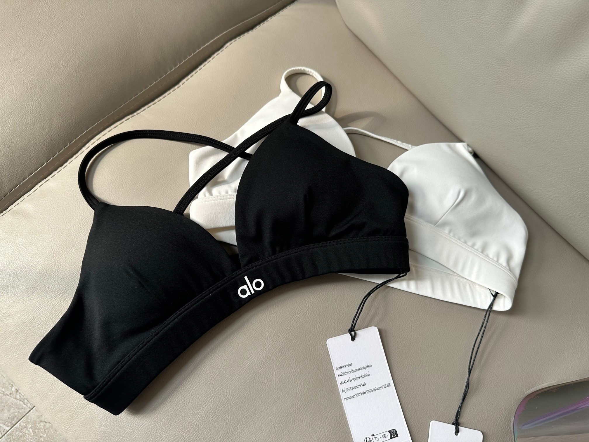 Alo Yoga Splendor V-Neck Sports Bra Thin Cross Back Straps