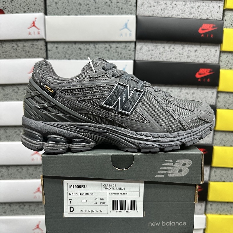 New Balance 1906 Sneakers