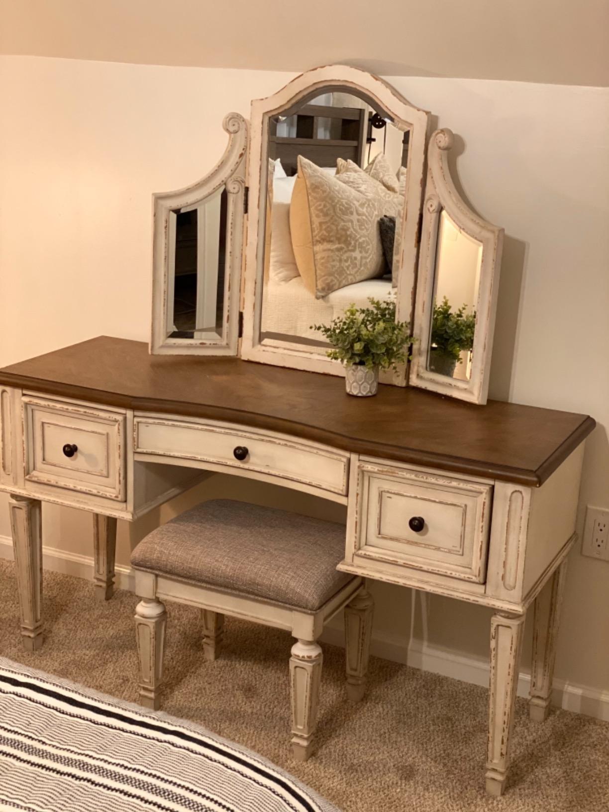 Traditional Cottage 3 Drawer Vanity Set with Dovetail