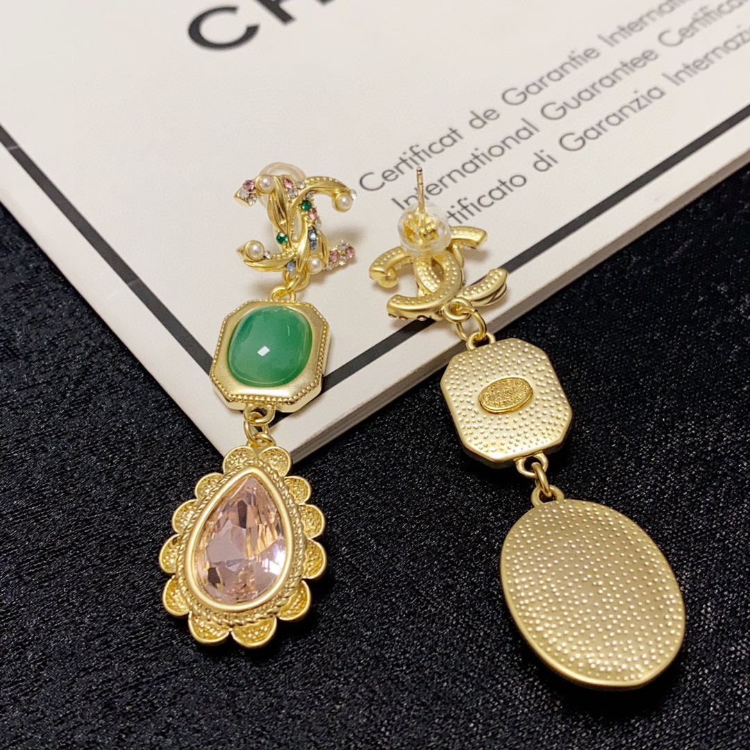 Chanel pink diamond agate stud earrings