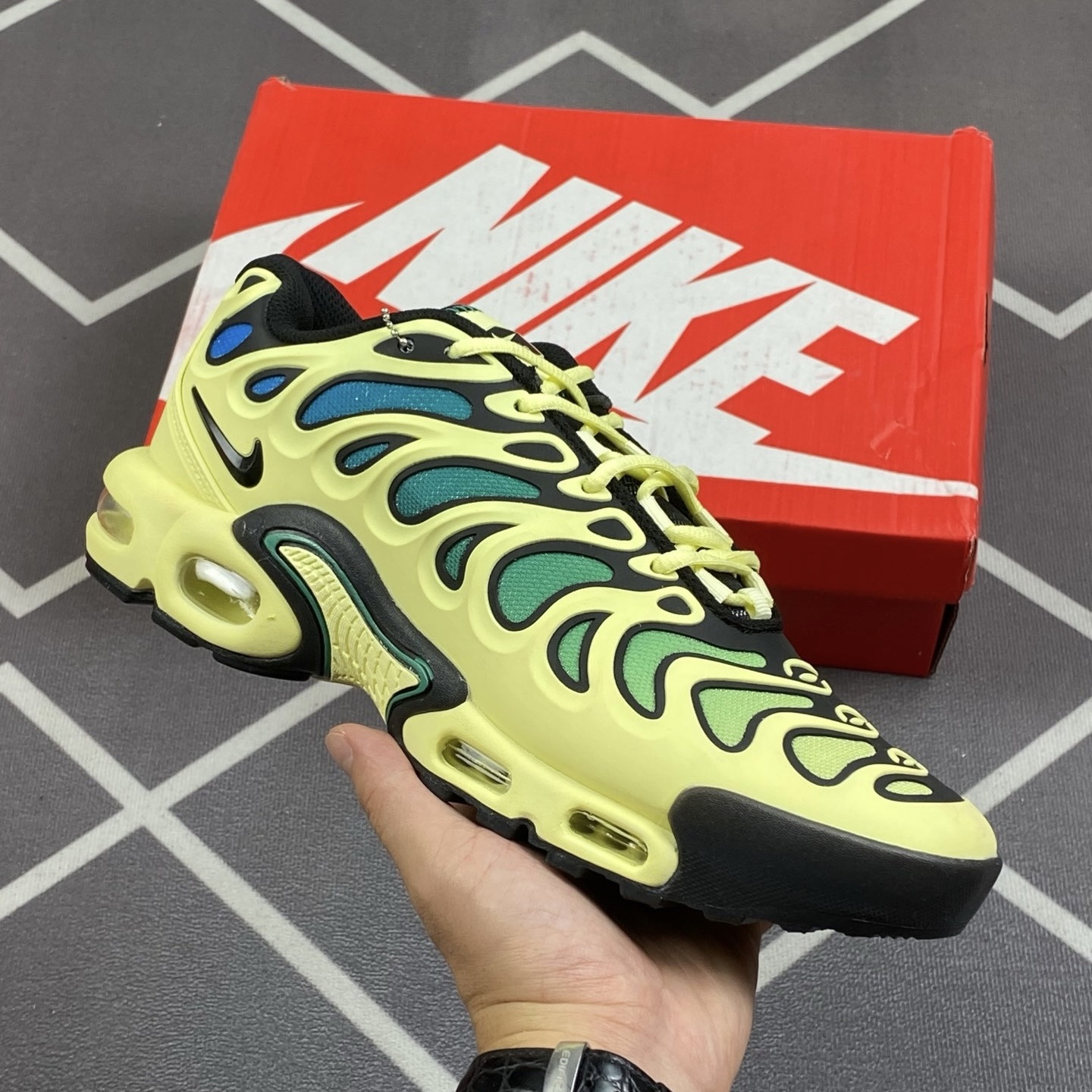 Air Max Plus Drift 8